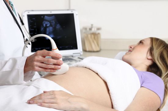 Zatajenie informacji o ciąży a przedłuzenie umowy an okres próbny do dnia porodu
