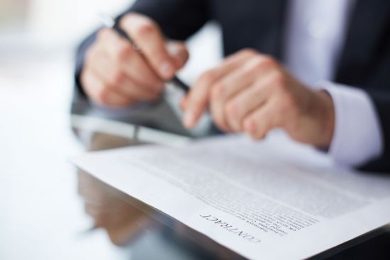 Zapisy w umowie zlecenia dotyczące nadzoru i zakresu zadań