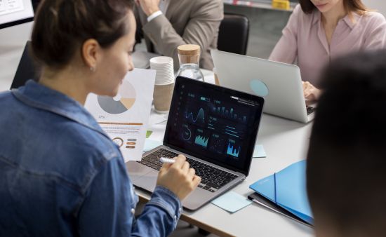   Jak nowoczesne technologie zmieniają sposób pracy z dokumentami poufnymi?
