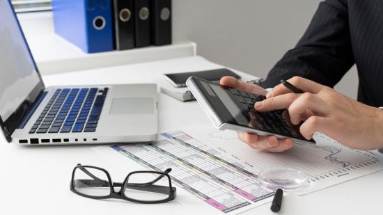 Jak zależy rata kredytu gotówkowego od stóp procentowych