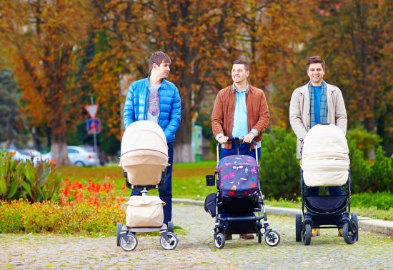 Urlop ojcowski pracownika – kto ma obowiązek przekazać dokumenty do ZUS do wypłaty zasiłku
