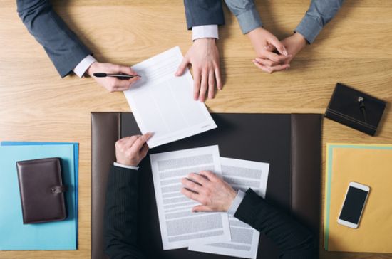 Będzie kolejna umowa - można poczekać ze świadectwem